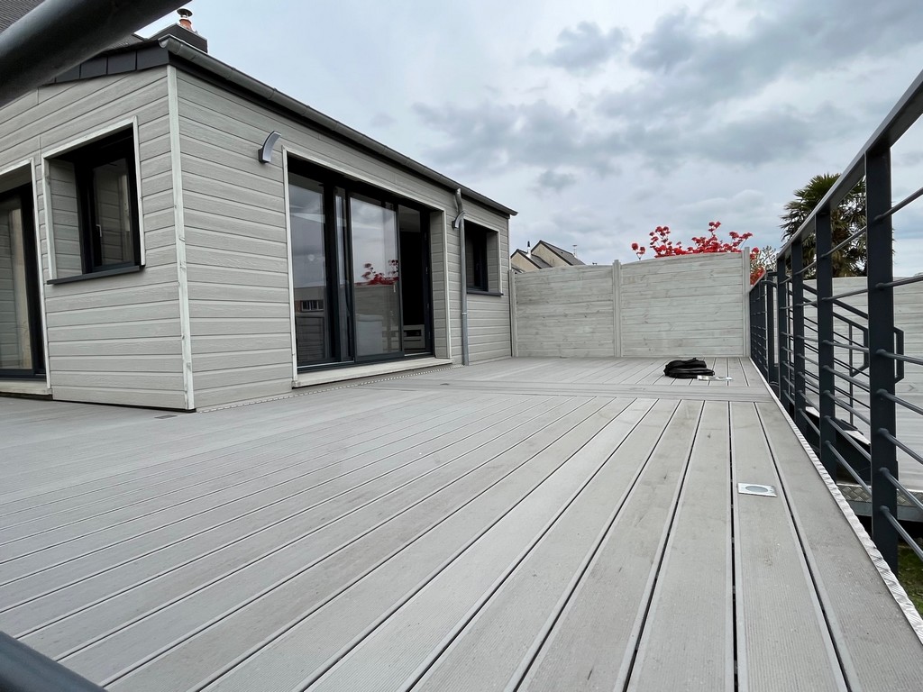 Terrasse avec lames composite