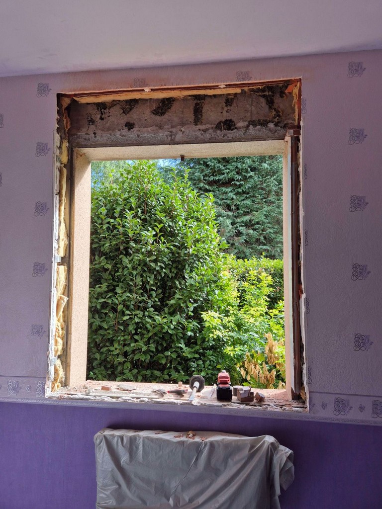 Changement de fenêtre dans une maison en Bretagne