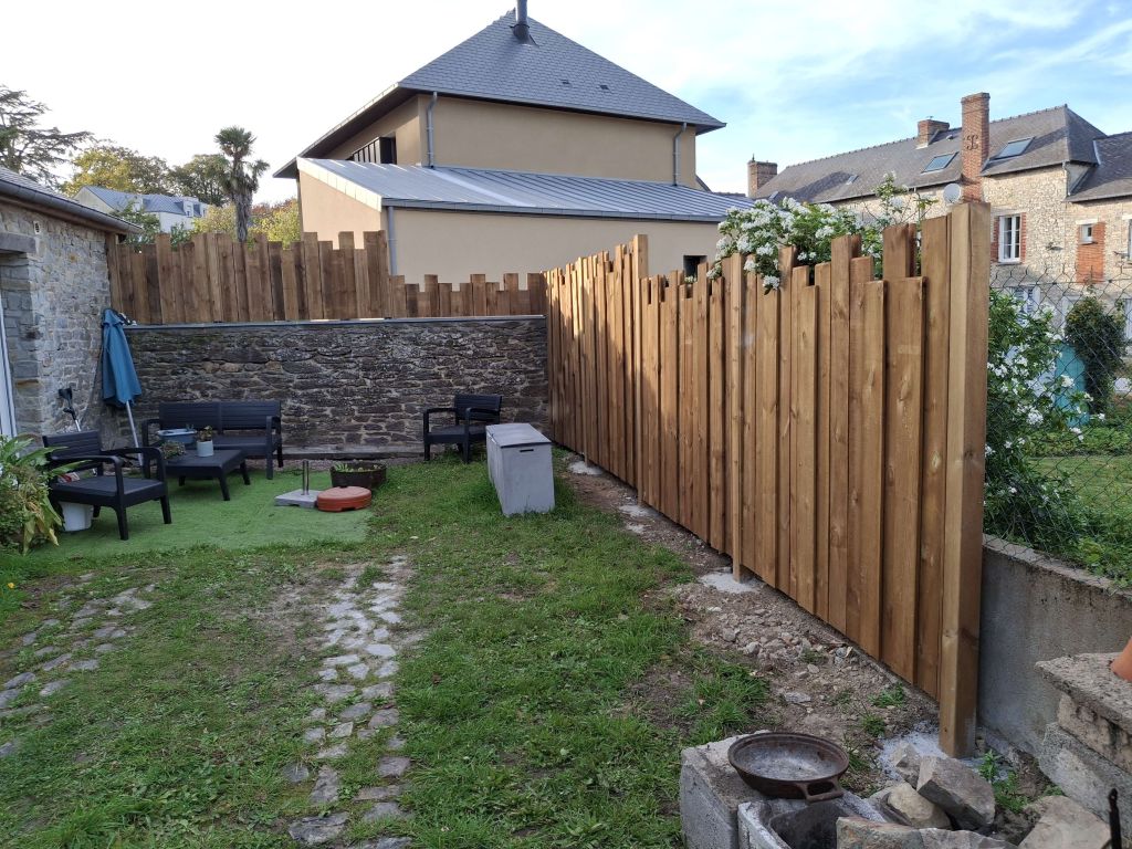 Jardin clôturé à Pléchâtel