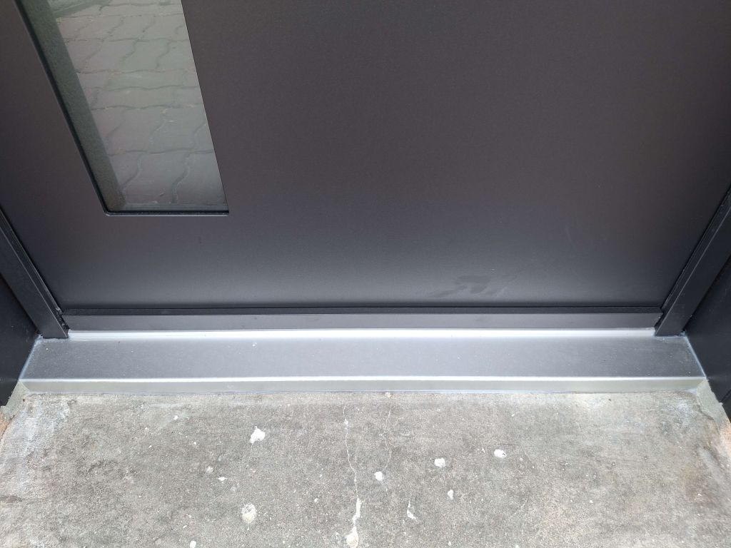 Porte d'entrée isolante en aluminium