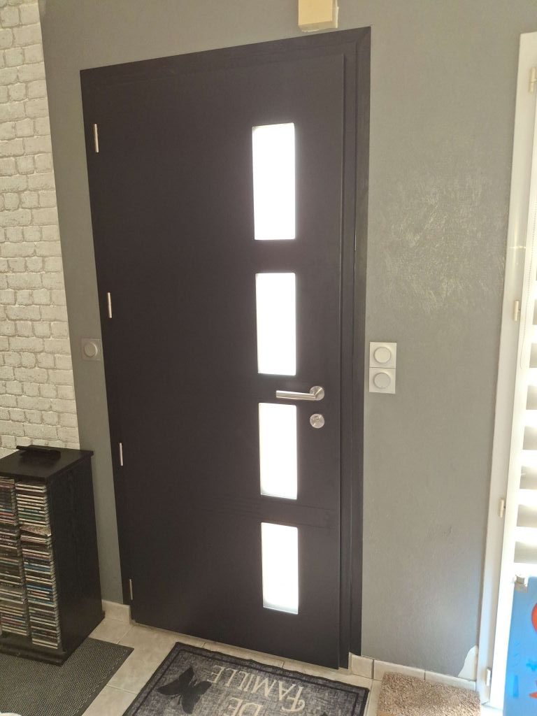 Porte d'entrée isolante et lumineuse en alu