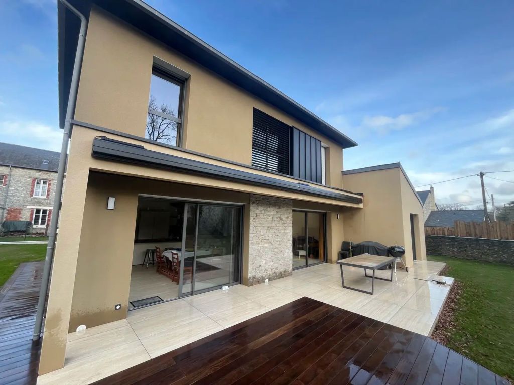 Store banne fermé dans son coffre