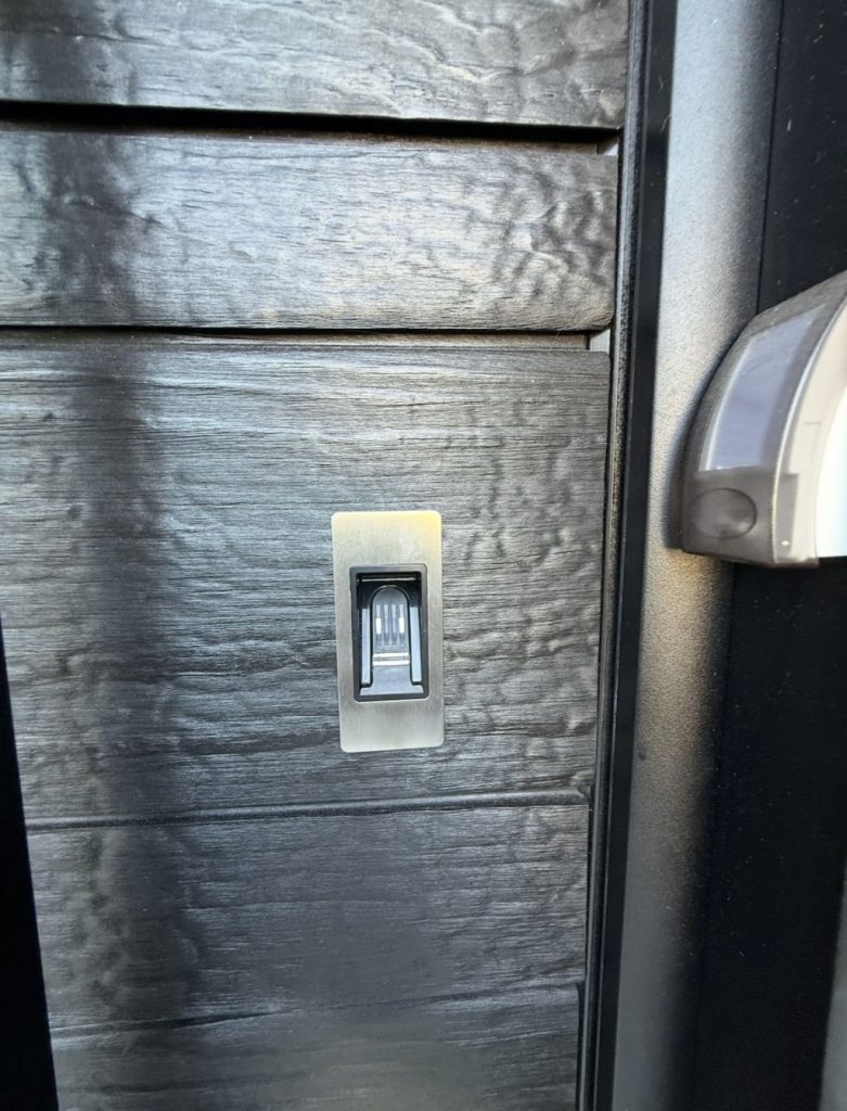 Serrure sécurisée porte d'entrée avec ouverture par empreinte digitale