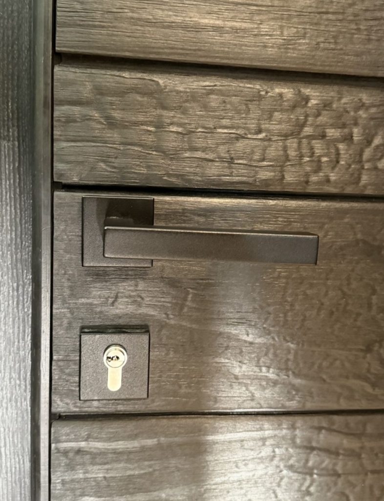 Serrure à clé porte d'entrée