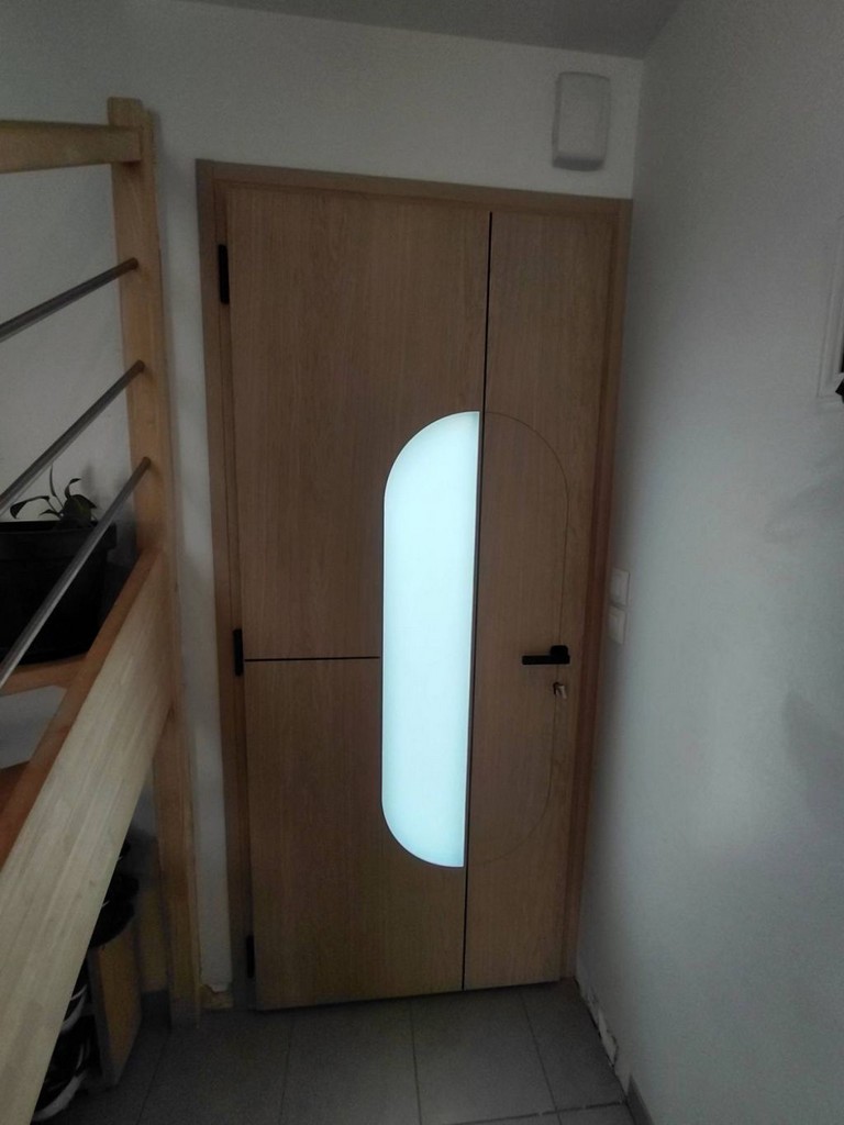 Porte d'entrée mixte bois-alu avec double vitrage dépoli