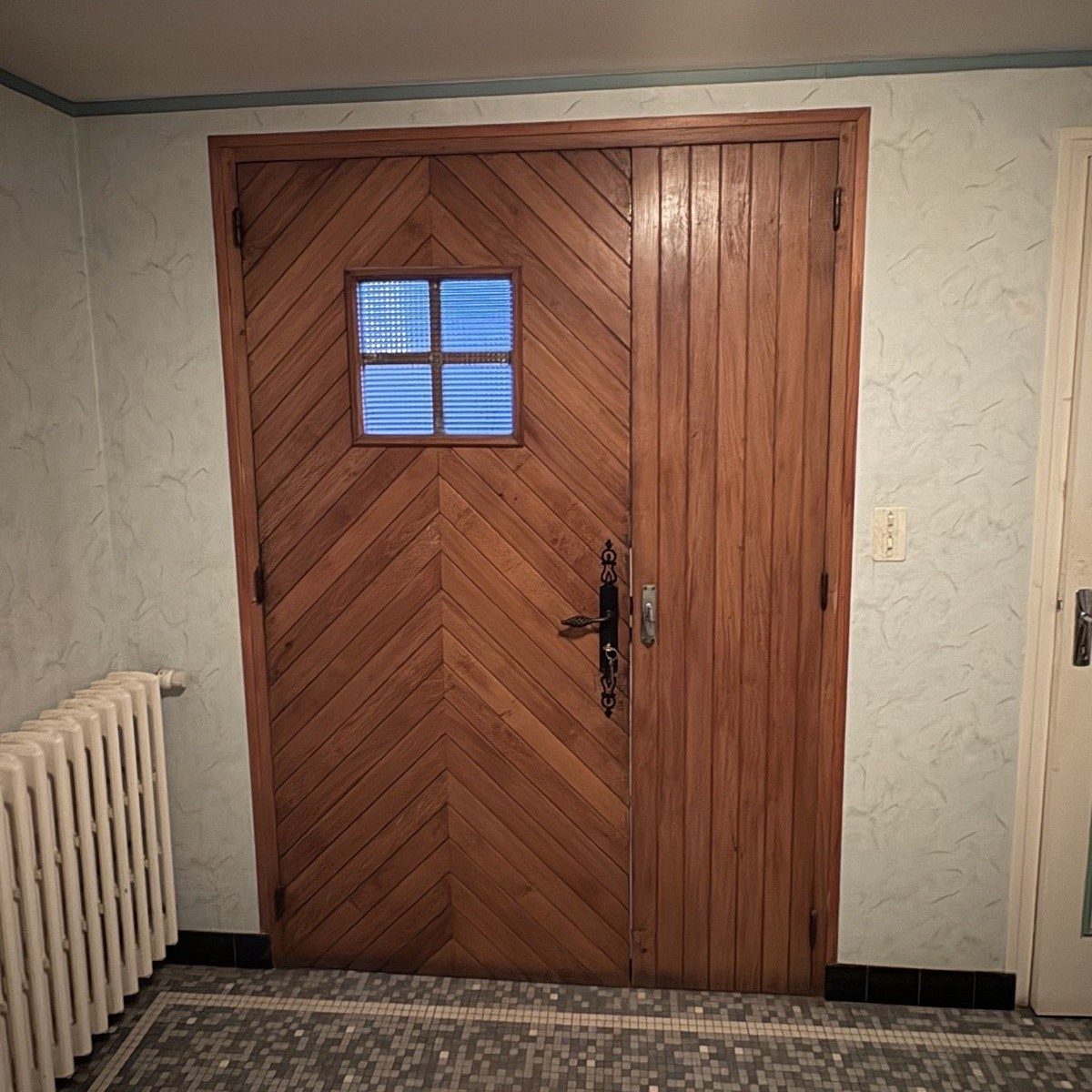 Ancienne porte d'entrée en bois