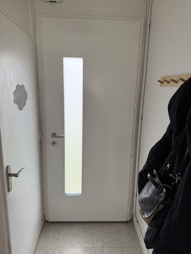 Porte d'entrée Kline en aluminium sécurisée