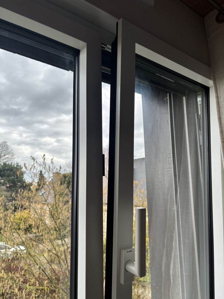 Fenêtre en aluminium ouverture oscillo-battante