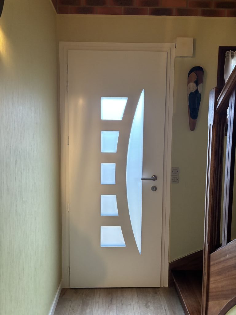 Porte d'entrée en aluminium intérieur blanc