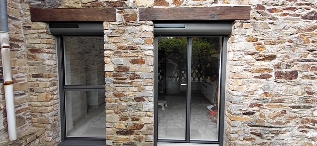 Pose d'une fenêtre en aluminium et d'une porte-fenêtre Kline
