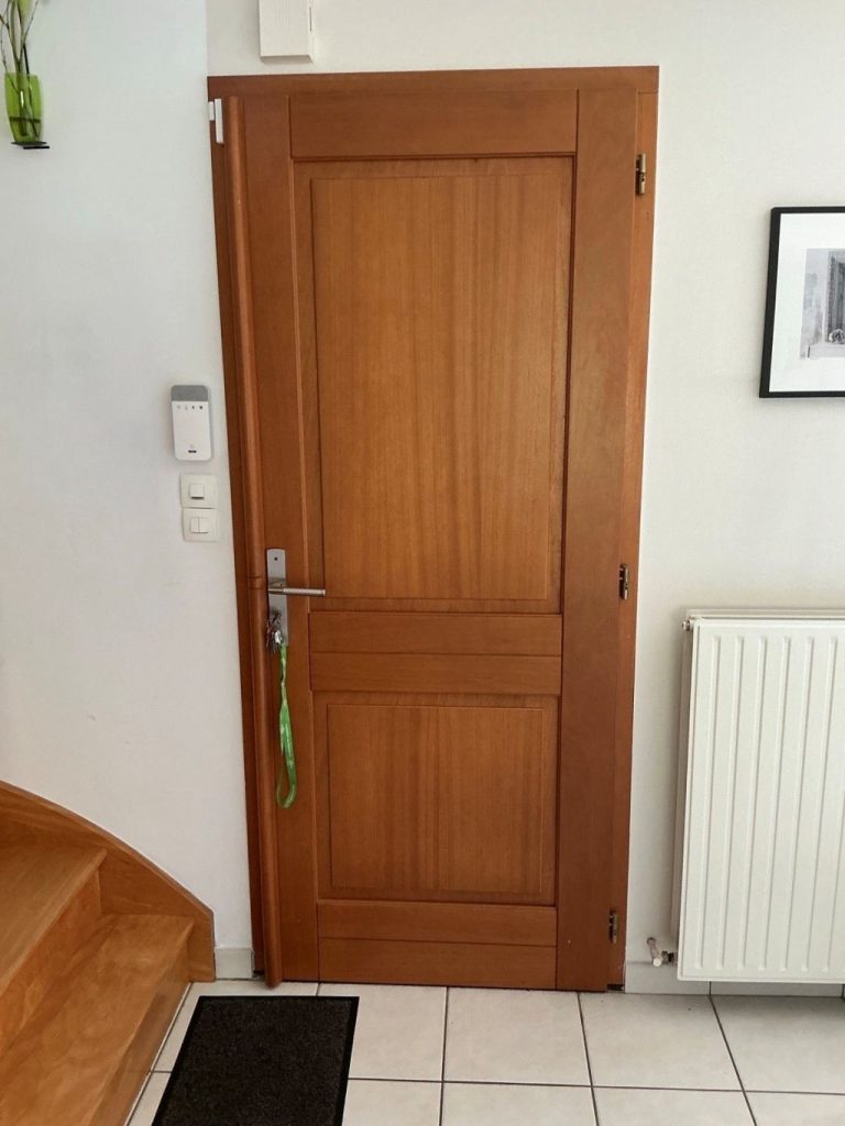 Porte d'entrée en bois à changer