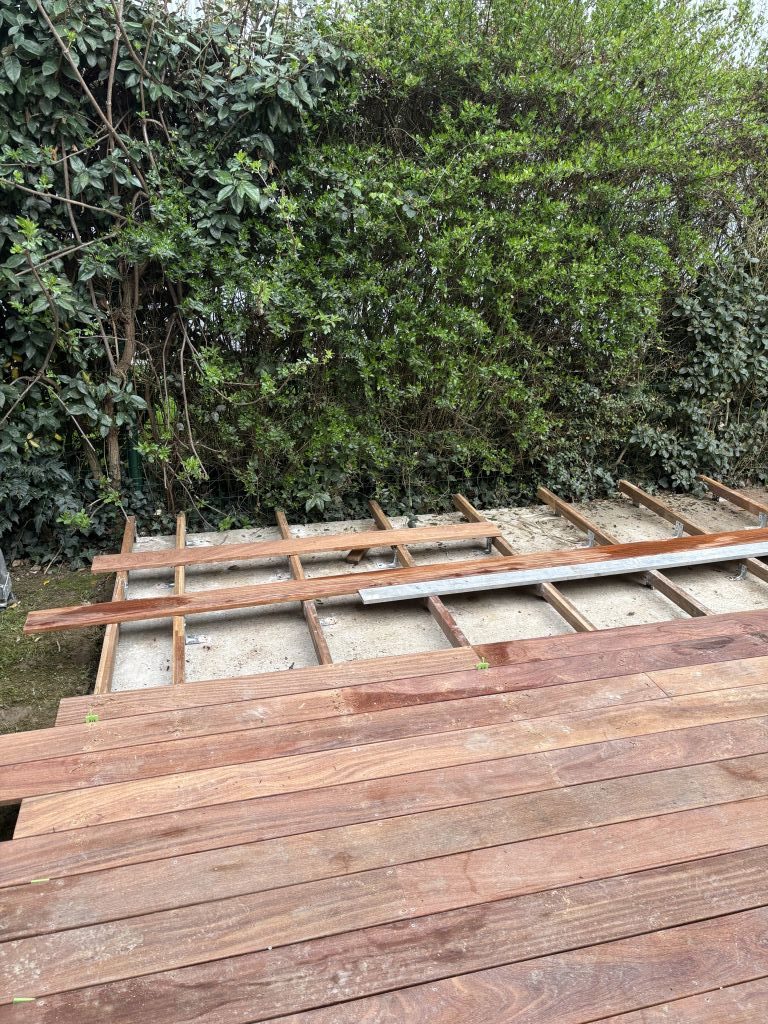 Installation de lames de terrasse en bois exotique