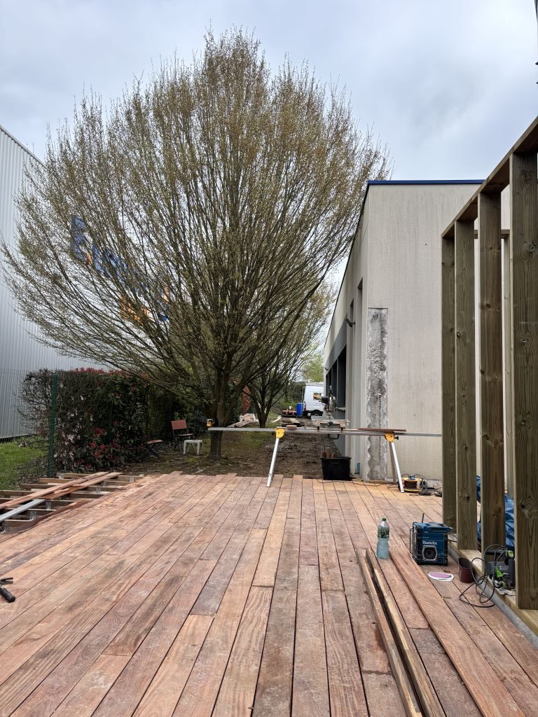 Ossature en bois pour bardage et terrasse