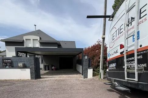 Carport alu grande largeur pour abriter un SUV