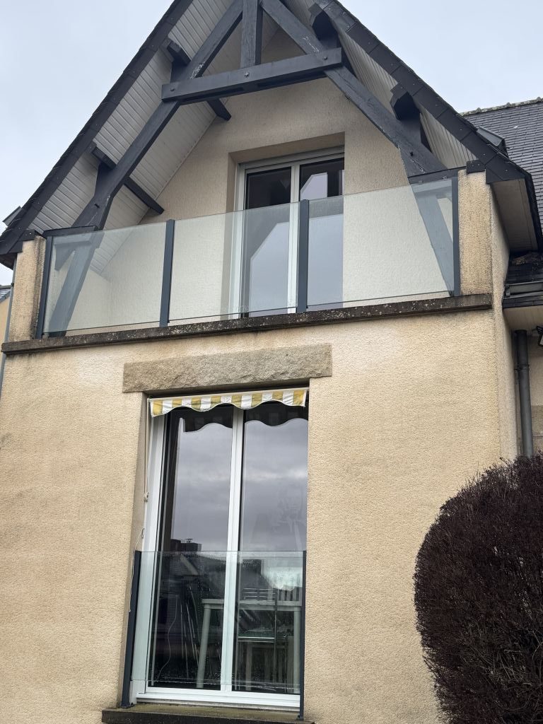 Pose de fenêtres en aluminium sur-mesure à Bruz
