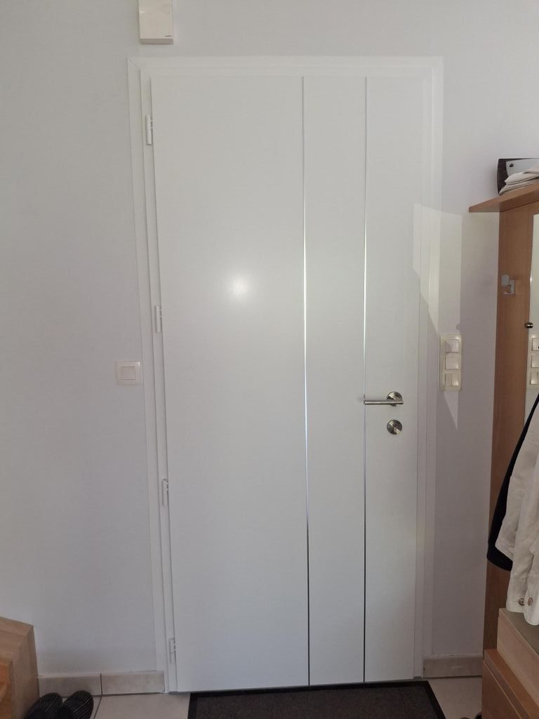 Porte d'entrée bicolore intérieur blanc